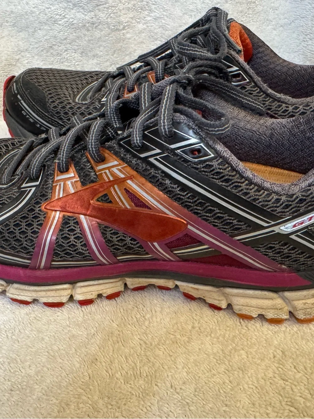 Brooks GTS 17 Womens Athletic Walking Shoes Orange Gray 9.5 1202311B044